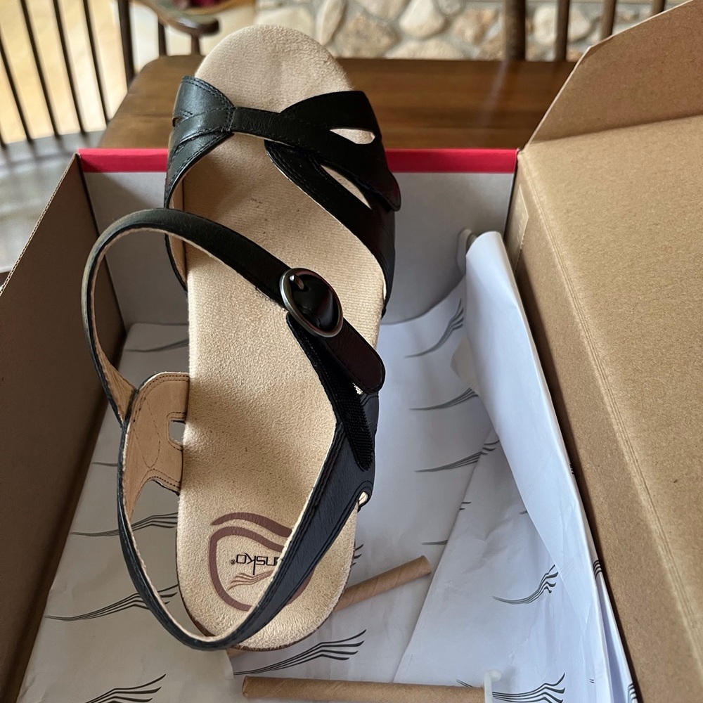 Women’s DANSKO black Slingback Sandal with Circular Velcro buckle